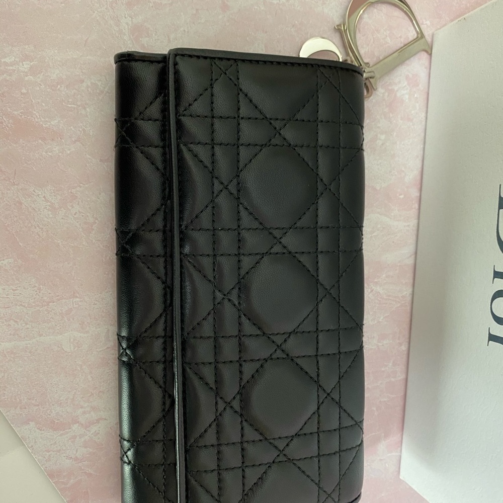 Dior wallet